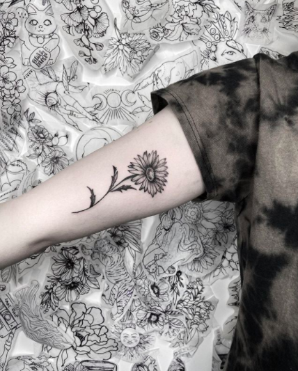 23 Pretty Daisy Flower Tattoos For Wrist  Tattoo Designs  TattoosBagcom