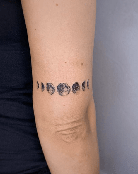 Minimalist moon phases tattoo on the rib. | Moon phases tattoo, Tattoos,  Back tattoo women