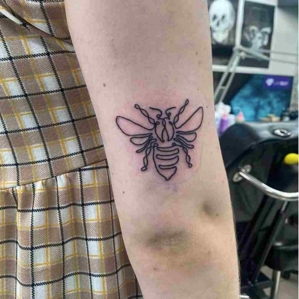 Buzzing Bumble Bee Tattoos + Beautiful Meaning - tattooglee | Bumble bee  tattoo, Bee tattoo, Honey bee tattoo