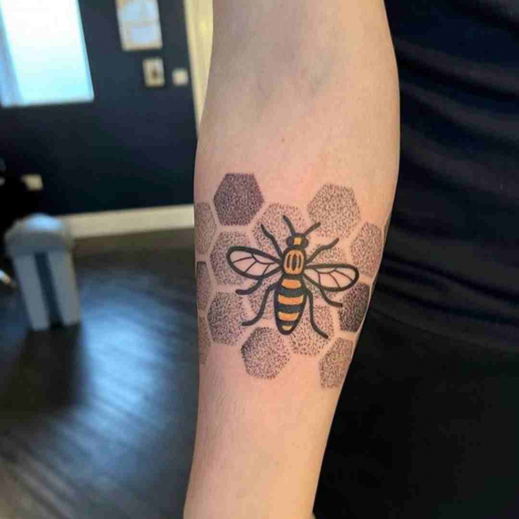 Hon Tattoo Studio Toronto  The busy bee has no time for sorrow   Geometric