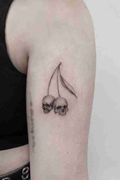 minimal skull tattoo | Skull tattoo, Tiny skull tattoos, Small skull tattoo